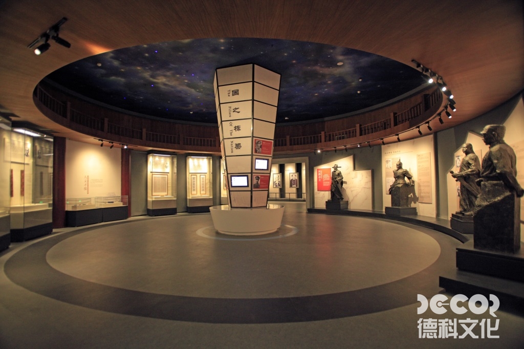 展館設計如何利用鏡面效果擴大空間感？